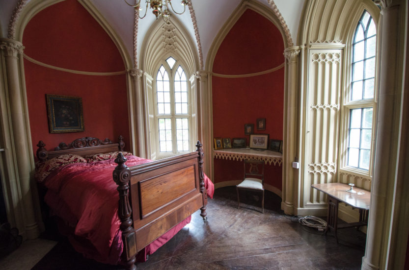 Charleville castle. It is allowed to spend a night on this bed